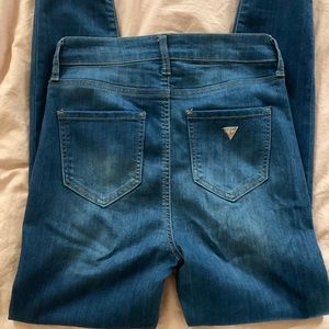 High waisted GUESS jeans ❣️